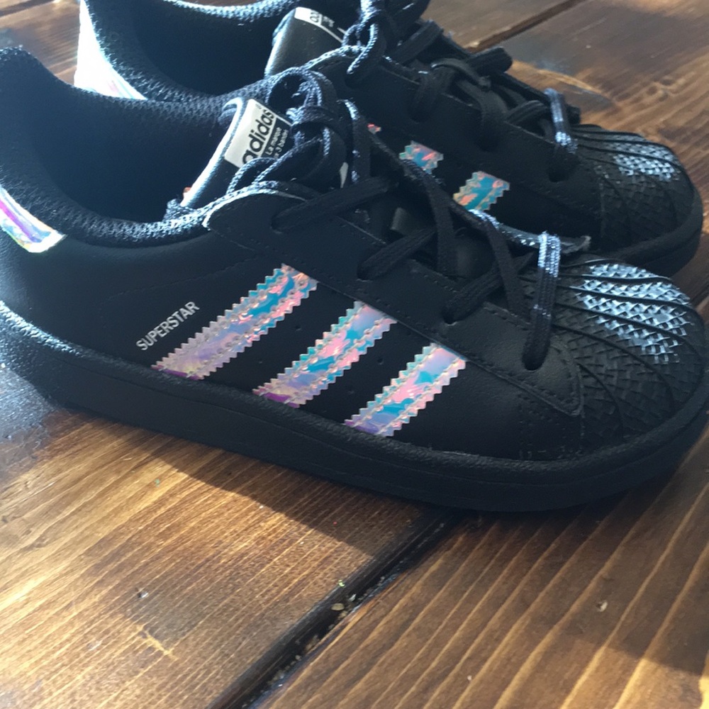 SOLD 🌟Kids SuperStar Adidas, New Size 9
